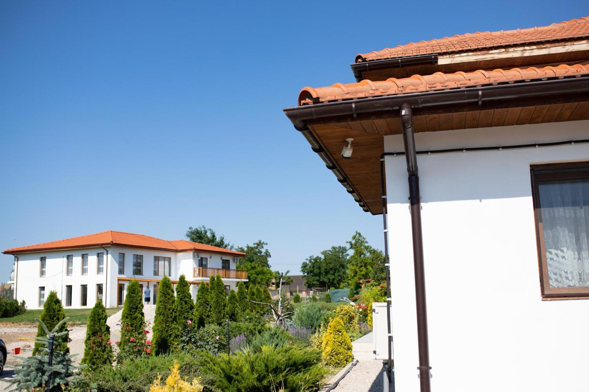 Pensiunea Paradiso Sarinasuf Exterior photo